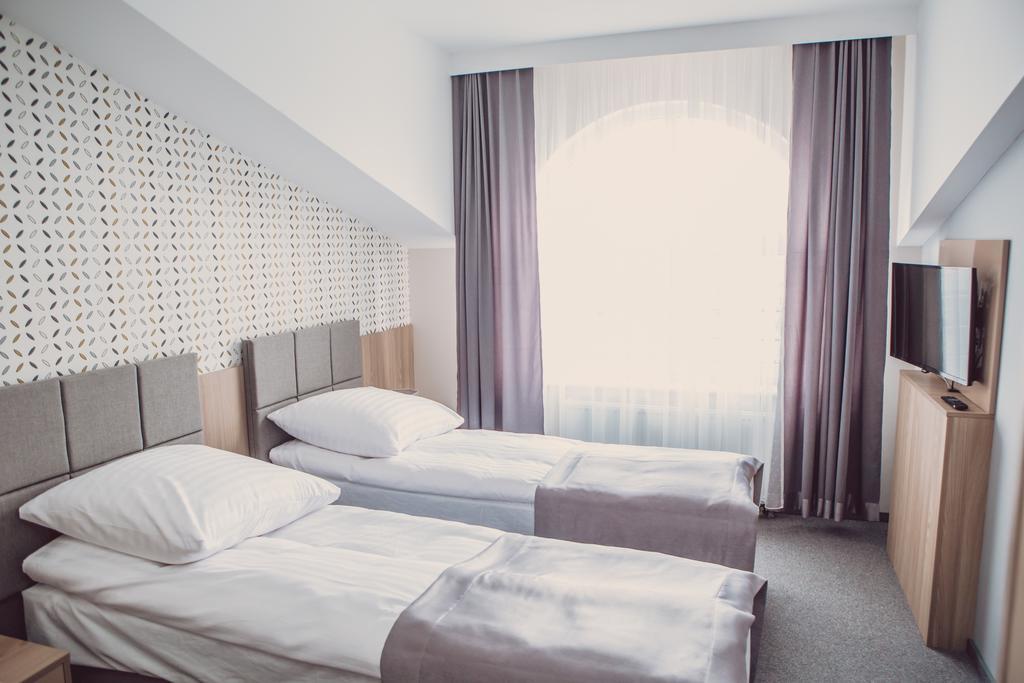 Hotel Duet Człuchów Exterior foto